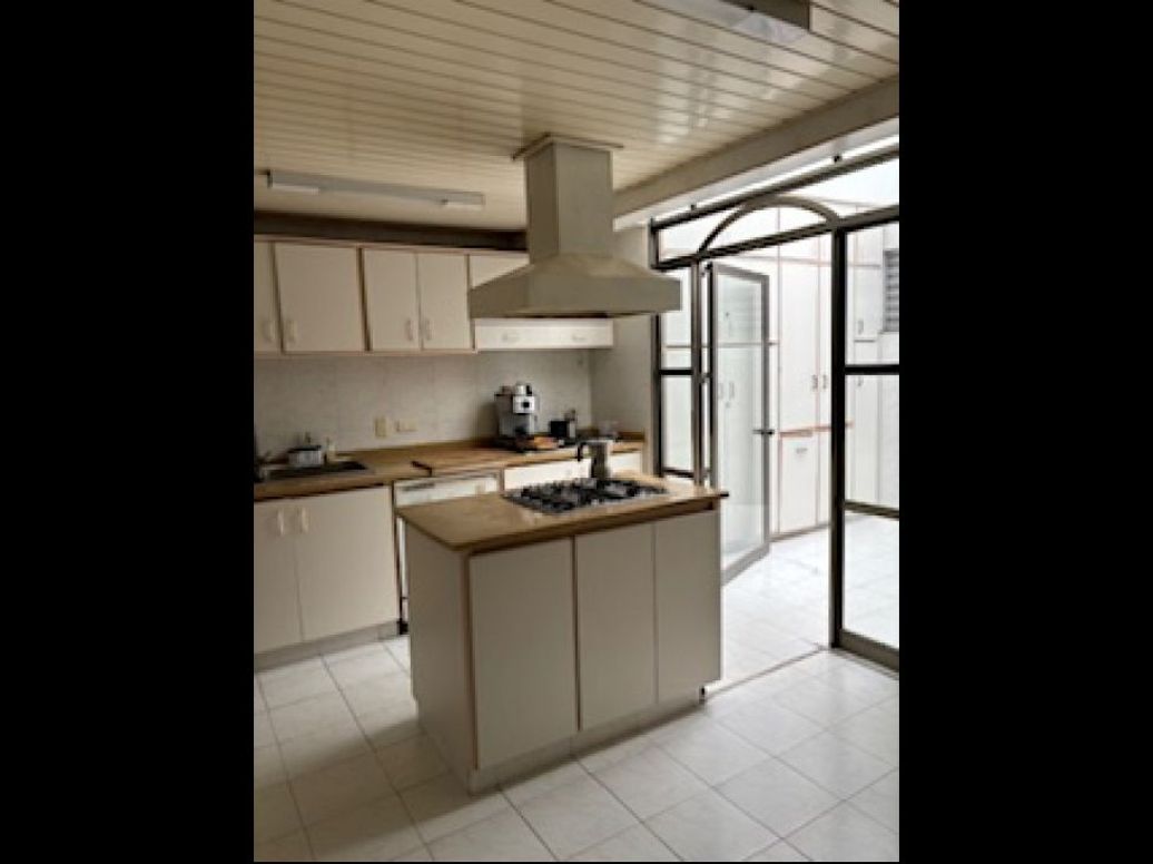 Casa de 3 alcobas en venta en Santa Barbara Alta, Bogotá, 390 m² · foto 10 de 11