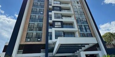 Apartamento en venta en el barrio Pinares de Pereira, Cuenta con un área 69m2, 2 habitaciones, 2 baños, Cocina Integral, Sala-Comedor, Gas Domiciliario, Calentador a Gas, Zona de Ropas, Balcón, Cuarto Útil,  Conjunto Cerrado, Ascensor, Vigilancia, Salón Social, Sala Reuniones-Coworking, Piscina, Canchas, Juegos Infantiles, Gimnasio, Jardines, Zona Húmeda, Zona BBQ, Shut Basuras, Planta Eléctrica, Antejardín,  parqueaderos cubiertos 2