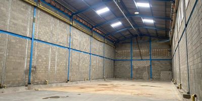 Bodega en Parque Industrial para arriendo.
Ubicada dentro de Parque Industrial con todas las especificaciones y exigencias de ley ,vigilancia permanente con retorno próximo a la entrada del parque para mayor efectividad en el ingreso de tractomulas.a 6 minutos del puente de la Cordialidad y a 10 de la nueva avenida de la Prosperidad.