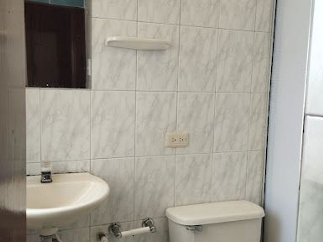 Casa de 9 alcobas en venta en Fontibón, Bogotá, 273 m² · foto 16 de 18