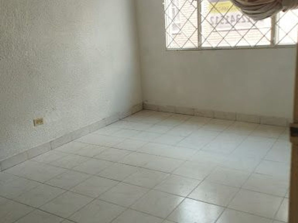 Casa de 9 alcobas en venta en Fontibón, Bogotá, 273 m² · foto 9 de 18