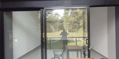 LOCAL PARA ARRIENDO, CON 39 METROS CUADRADOS PISO EN BALDOSA Y CON UNA ALTURA DE 5.80 METROS ESTE LOCAL ES IDEAL PARA ATENCION Y SERVICIOS INTEGRALES UBICADO EN UNA ZONA EXCLUSIVA DE ALTO TRANSITO VEHICULAR ENTRE LA CEJA Y EL RETIRO EN UMBRAL TENEMOS LAS MEJORES OPCIONES PARA TI.