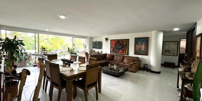 ¡No pierdas la oportunidad de vivir en este increíble apartamento! Con 4 habitaciones, 3 baños y 2 cuartos útiles, área de 145 metros, mas 45 de terraza, este lugar es perfecto para ti y tu familia. Además, cuenta con 1 parqueadero cubierto para tu comodidad. ¿Qué esperas? ¡Contáctanos ahora y haz de este apartamento tu nuevo hogar!