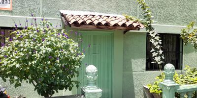 Se vende casa lote en Envigado, barrio La Paz, Antioquia. Ubicado estratégicamente en Carrera 43 A #46 -74, este inmueble de 545 m² ofrece una oportunidad para desarrollo inmobiliario. Cuenta con una edificación existente de un piso. Su clasificación de alta mixtura es ideal para proyectos que incluyan la construcción de un edificio con locales comerciales, aprovechando su excelente punto. Es una inversión con gran potencial en una zona de crecimiento en Envigado. Precio de venta: $1.700.000.000. ¿Interesado en conocer más? Puede contactarnos por WhatsApp, solicitar que lo contacten o ver nuestros teléfonos para obtener información detallada.