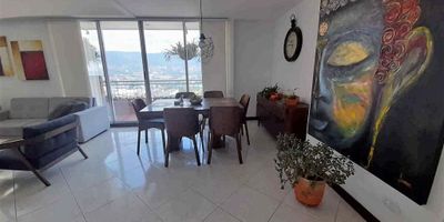 Te presentamos pent-house amoblado o sin amoblar en el barrio el Poblado, específicamente, Castropol. Una zona qué sigue siendo tranquila sin congestiones vehiculares o de personas a diferencia de otras zonas del poblado. De muy fácil acceso en forma vehicular. De diseño moderno y vanguardista, su arquitectura es moderna y muy bien elaborada. Sus espacios comunes son muy grandes, iluminados y vivos al igual que el apartamento en su interior, amplia cocina moderna funcional, 4habitaciones con los componentes necesarios y modernos de un nivel de este apartamento con muy buena iluminación ventilación, ventanas y balcones. Incluyen sus baños privados con muy buen espacio iluminación, ventilación y duchas. Sala amplia y moderna con excelente comodidad, un balcón con vista panorámica que transmite tranquilidad, 2 parqueaderos cubiertos y cuarto útil. Llámanos y con gusto te atenderemos.