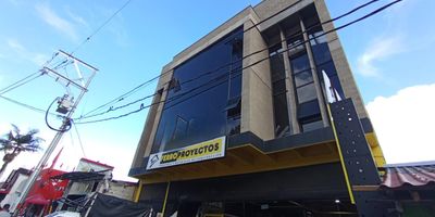 Se arrienda bodega en Rionegro, se arrienda bodega para estrenar en sector comercial de Rionegro, ideal para cualquier tipo de negocio como , empresas, oficinas, industrial o institutos, esta en un sitio estrategico con un muy buen flujo de vehiculos y transeuntes, para mayor visibilidad, mas informacion comunicate con nosotros con gusto le atenderemos.