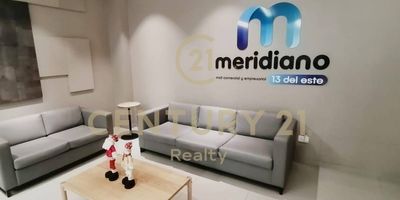 Oficina ubicada en un mall en la zona de la felicidad un sector, comercial, de servicios cerca de transporte público, colegio la felicidad, universidad un agustiniana, centro comercial Hayuelos, multiplaza parroquia santa Laura Montoya, clínica hospital, supermercado D1, , ARA  gimnasio, restaurante, entidad bancaria, fácil acceso a vías principales av. ciudad de Cali av. Boyacá. Este sector estratégico es transitado por un alto flujo peatonal y vehicular. la oficina cuenta con una excelente distribución de los espacios, buena iluminación y ventilación con terraza, ideal para el crecimiento de la empresa.