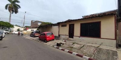 Venta de casa lote Esquinera en el Barrio San Judas sobre toda la calle 23, excelente ubicación comercial, tiene 10 de frente por 21 de fondo, área de lote 210 M2. Se pueden hacer 4 locales independientes y alquilarse en $1.500.000 cada uno. Precio 370 millones PRECIO FIJO, documentos al día, interesados en comunicarse con Lizeth Arcos al 3168336616.