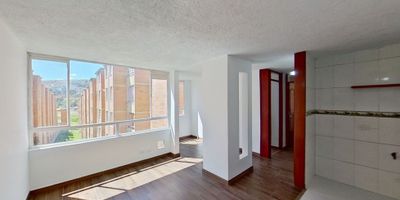 Apartamento en conjunto Yerbabuena en venta de 44m2, con vista interior, ubicado en un 4to piso acceso por escaleras. Consta de 2 habitaciones, 1 baño, sala comedor, cocina y zona de lavandería. Tiene piso cerámico en todas sus zonas. El conjunto cuenta con zona social, salón comunal, zonas verdes y vigilancia privada las 24 horas. Cerca a centro comercial Ventura Terreros; cerca a almacenes de cadena supermercados y tiendas de barrio; Cerca a colegio Julio César Turbay Ayala; Cerca a paraderos de transporte público; Vías de acceso por la Calle 38 y Carrera 16 Este.   Soacha 17085408874
