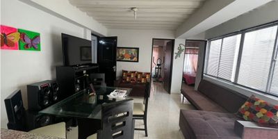 Se vende espectacular apartamento en Villamaria. Consta de 3 alcobas, 2 baños, salacomedor, cocina semi integral, pisos en ceramica, patio de ropas, muy bien iluminado y con excelentes acabados. Ubicado en excelente zona residencial, con cercania al comercio,  muy tranquila, con facil acceso y transporte publico. 
