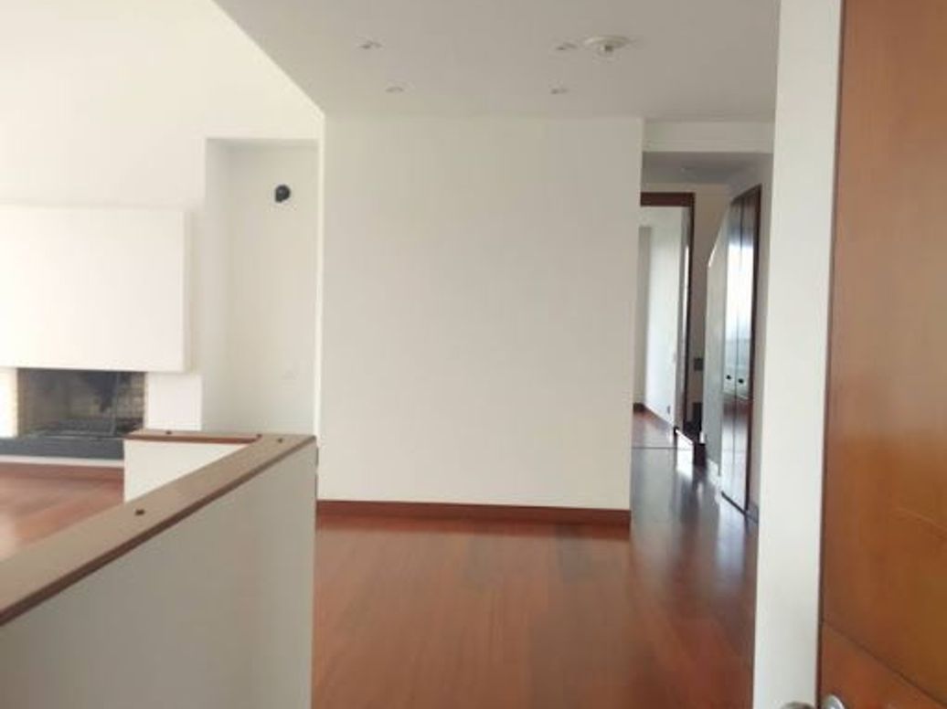 Apartamento de 3 alcobas en venta en Niza Suba, Bogotá, 223 m² · foto 2 de 20