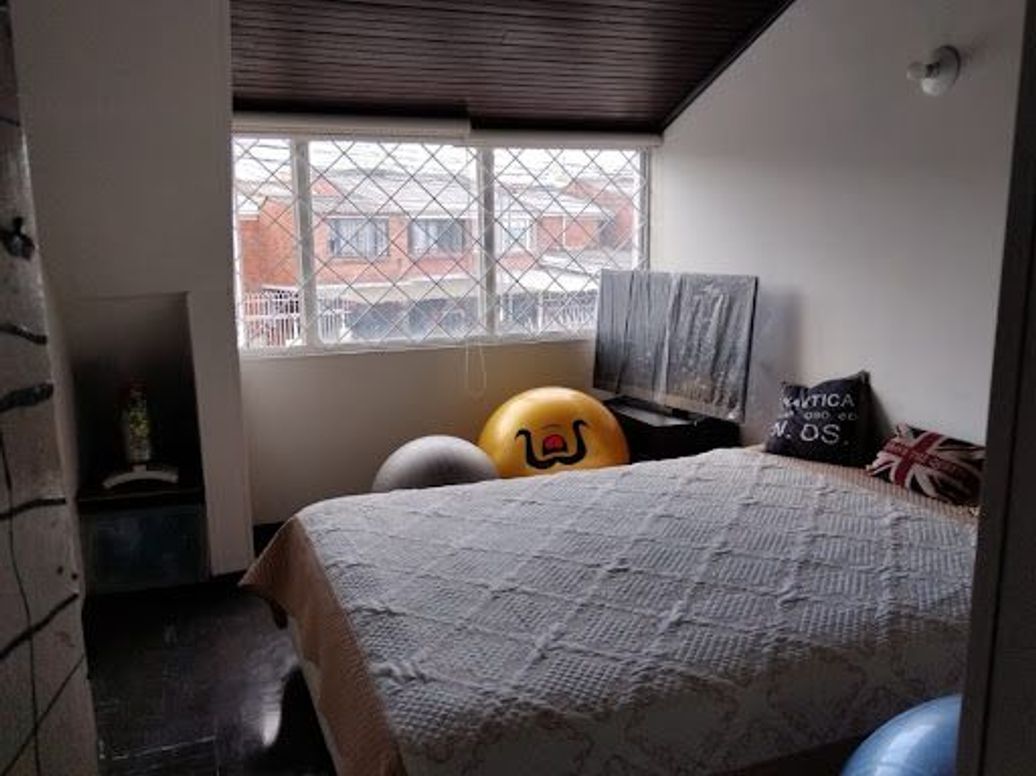 Casa de 3 alcobas en venta en San Martín, Bogotá, 311 m² · foto 12 de 20