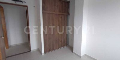 Te presentamos la oportunidad de vivir en un espacioso y moderno apartamento en esta encantadora ciudad. Este lugar es mucho más que un simple espacio para vivir; es el comienzo de una nueva etapa en tu vida.Ubicado en una zona estratégica de Apartadó, tendrás fácil acceso a todo lo que necesitas: tiendas, restaurantes, parques y transporte público. Además, la comunidad local es cálida y amigable, lo que te hará sentir como en casa desde el primer día.

Este apartamento es una oportunidad única para experimentar la vida en esta próspera ciudad. Ya sea que estés buscando una nueva aventura en solitario, planificando un futuro en familia o simplemente deseas un cambio de escenario, este lugar tiene todo lo que necesitas.

¡No dejes pasar esta oportunidad de vivir en Apartadó en un lugar que realmente puedes llamar hogar! Contáctanos hoy mismo para programar una visita y explorar todas las posibilidades que este apartamento tiene para ofrecer. Tu nuevo hogar te está esperando en Apartadó, Antioquia. ¡Ven y descúbrelo!