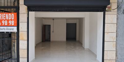 Explora este estrategico local para arriendo cerca de la avenida San Juan, Homecenter, Makro y la carrera 65, asegurando una inmejorable facilidad de conectividad y con una ubicacion ideal para negocios que buscan visibilidad.
No dejes pasar esta oportunidad, comunicate con nosotros para brindarte mas informacion!