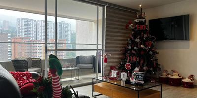 Apartamento en venta en unidad cerrada cerca a colegio, vias principales, supermercados de cadena, rutas de transporte publico, sector tranquilo de poco flujo vehicular y servicios complementarios. Piso en ceramica, sala comedor, estudio, 3 alcobas con baño en cada una, cocina integral abierta tipo americano, alcoba y baño de servicio, balcon y parqueaderos paralelos cubiertos. Es un edificio de una sola torre que cuenta con acabados modernos, piscina, gym, salon social, zonas verdes, vigilancia 24 horas y circuito cerrado de tv. *Inmuebles sujetos a verificación de disponibilidad.*
