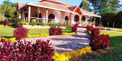  VENTA DE CASA CAMPESTRE  EN LA MESA DE LOS SANTOS: COD:722

▪AREA: 2500 MTS.

▪CONJUNTO CERRADO .

▪CERCA AL PEAJE .

▪5 ALCOBAS CON CLOSET 

▪3 BAÑOS .

▪SALA , COMEDOR .

▪OFICINA .

▪COCINA INTEGRAL .

▪ZONA DE ROPAS .

▪JARDINES .

▪KIOSKO CON BBQ .

▪PISCINA ARMABLE .

▪CANCHA DE BOLO .

▪VARIOS PARQUEADEROS .

▪ADMINISTRACION :

$ 290 MIL PESOS  .

▪PRECIO : 730 MILLONES .
