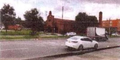 Excelente casa ubicada sobre via principal , cerca a la avenida Boyaca y avenida Cali. Especial para inversionistas primer piso local comercial con baño, local comercial odontología con baño y cocineta, garaje ,espacio libre para oficina y cocina, segundo piso recepción, 2 consultorios, 2 baños y cocineta, 3 espacios abiertos con 2 baños, tercer piso 2 espacios para oficinas , baño y terraza.