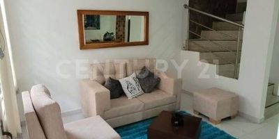 ¡Oportunidad única para adquirir la casa de tus sueños en el exclusivo Conjunto Residencial Heliconias en Apartadó, Antioquia! Esta propiedad destaca por su diseño moderno, acabados de alta calidad y una ubicación privilegiada en uno de los sectores más tranquilos y seguros de la ciudad.

El Conjunto Residencial Heliconias se encuentra estratégicamente ubicado en Apartadó, un municipio conocido por su desarrollo y calidad de vida. Cercano a colegios, centros comerciales, supermercados y principales vías de acceso, esta propiedad ofrece la combinación perfecta entre confort, seguridad y conveniencia.

No pierdas la oportunidad de vivir en una de las mejores zonas de Apartadó. ¡Contáctanos para más información y agenda una visita hoy mismo!