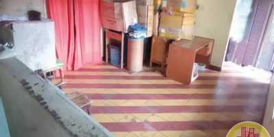 Código: 5524. 2° y 3° Piso en edificación de 3 pisos. Acceso al inmueble: Directo a la vía. 2 Alcobas con puertas. Pago del inmueble únicamente de contado y en efectivo. No se aceptan rebajas.