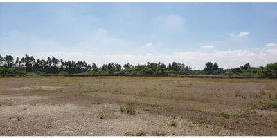 Se vende lote en Zona  Industrial Acopi - Yumbo, en la via Cali - Yumbo Valle del Cauca, con topografia completamente plana y rectangular, listo para construir, cerramiento perimetral, en muro de ladrillo y malla eslabonada, indice de ocupación al 50%, a 600 mts de via principal, 15 minutos del aeropuerto, se comunica por via terrestre con el puerto de Buenaventura, excelente tradición, libre de gravámenes. Ref

$700.000 m2
