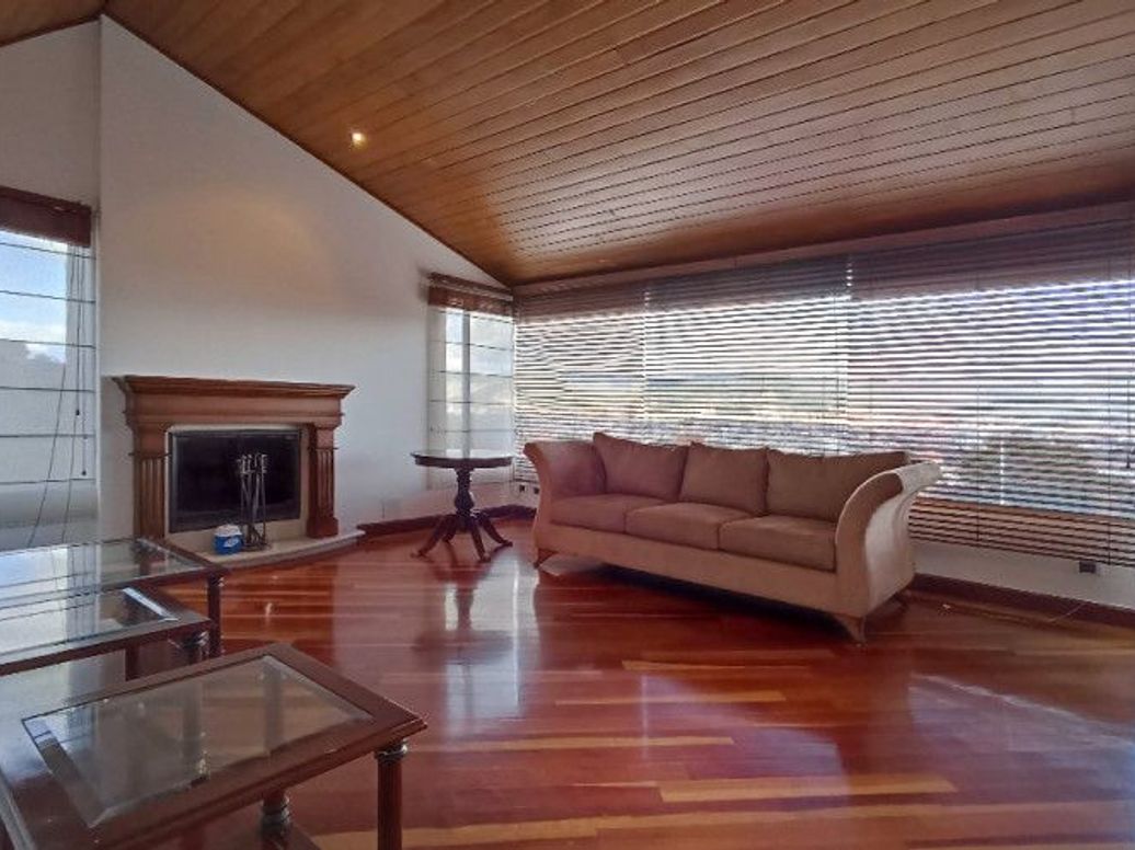 Casa de 3 alcobas en venta en Los Naranjos, Bogotá, 321 m² · foto 7 de 20