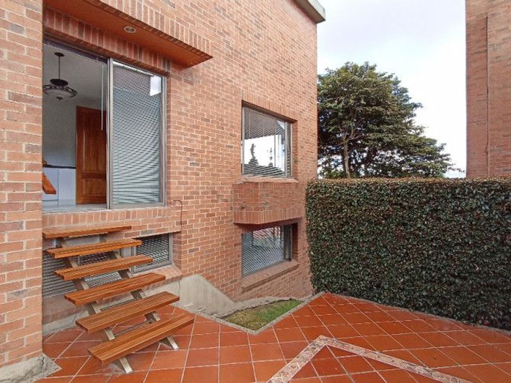 Casa de 3 alcobas en venta en Los Naranjos, Bogotá, 321 m² · foto 6 de 20