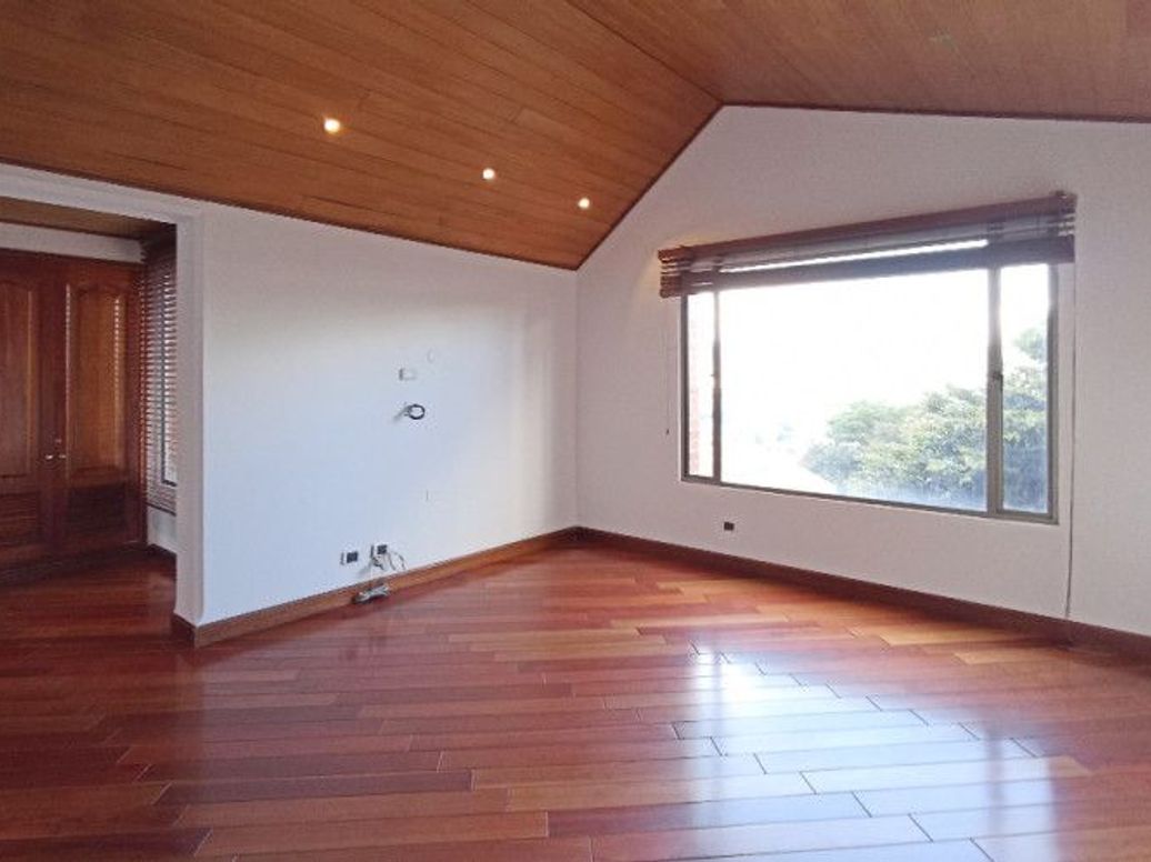 Casa de 3 alcobas en venta en Los Naranjos, Bogotá, 321 m² · foto 8 de 20