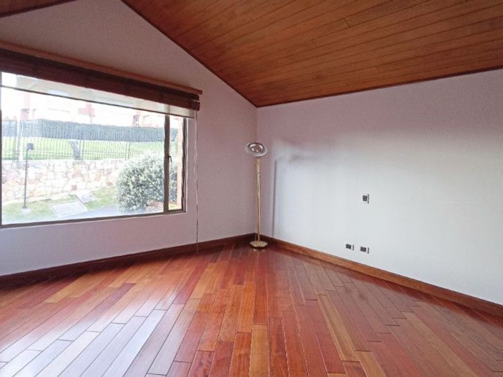 Casa de 3 alcobas en venta en Los Naranjos, Bogotá, 321 m² · foto 11 de 20