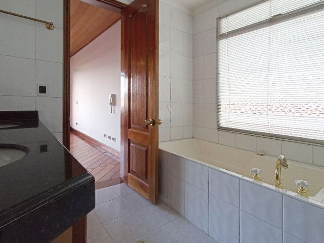 Casa de 3 alcobas en venta en Los Naranjos, Bogotá, 321 m² · foto 10 de 20