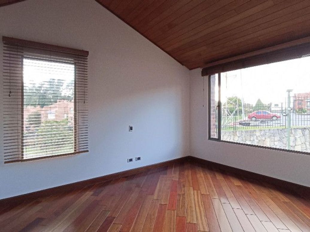 Casa de 3 alcobas en venta en Los Naranjos, Bogotá, 321 m² · foto 13 de 20