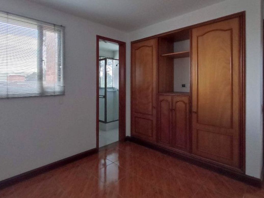 Casa de 3 alcobas en venta en Los Naranjos, Bogotá, 321 m² · foto 19 de 20