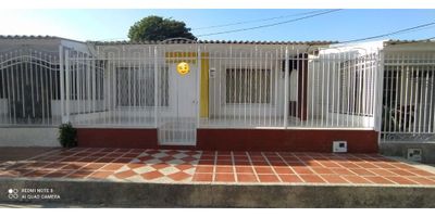 Se vende casa en Soledad, Hipodromo. Espacio aéreo libre. Escrituras publicas e impuestos al día. Llámanos para mayor información. 
