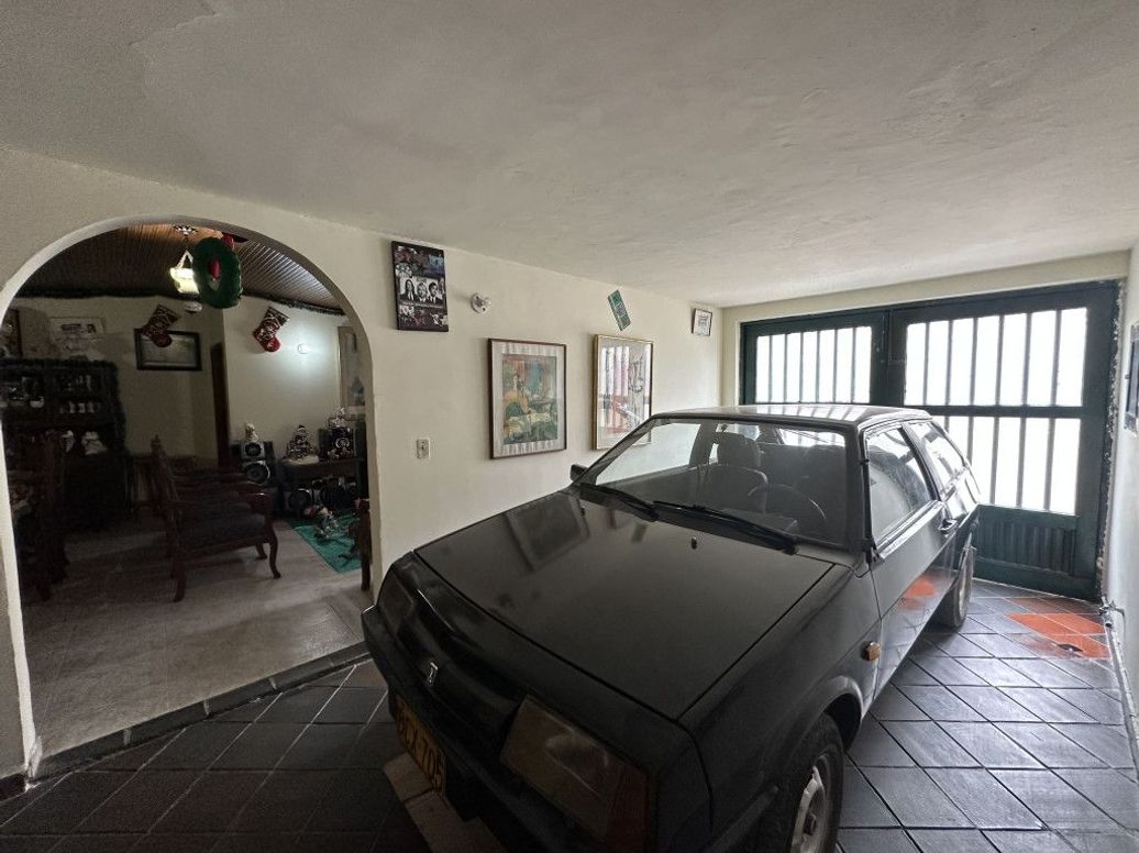 Casa de 3 alcobas en venta en San José Del Prado, Bogotá, 140 m² · foto 3 de 17