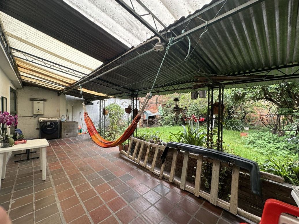 Casa de 3 alcobas en venta en San José Del Prado, Bogotá, 140 m² · foto 2 de 17