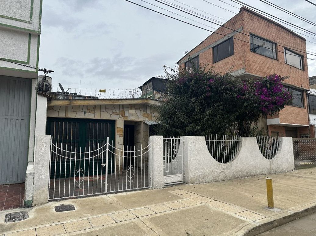 Casa de 3 alcobas en venta en San José Del Prado, Bogotá, 140 m² · foto 17 de 17