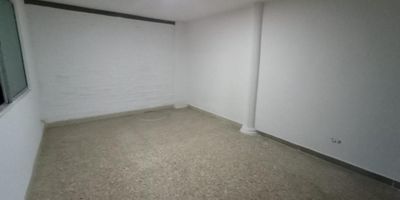 Apartamento interno ubicado al sur de la ciudad, con 50 M², consta sala-comedor, 2 alcobas con closet, un baño, cocina semi-integral a gas, zona de ropas con instalación de lavadora.