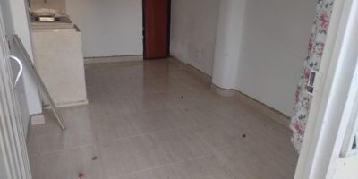 APARTAESTUDIO CON 20 METROS CUADRADOS CONSTA DE 1 SALON GENERAL, 1 BAÑO, COCINETA Y LAVADERO, PISO EN CERAMICA, USO COMERCIAL $ 700.000