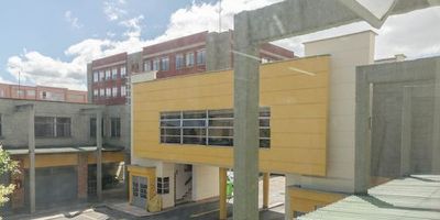Bodega de dos plantas ,ubicada en centro empresarial,sector comercial y de servicios ,cerca de centro comercial titan y calle ochenta y avenida sesenta y ocho y avenida boyaca , ideal para empresas de almacenamiento y oficinas administrativas.
