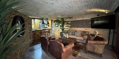 Vendo apartaestudio de 100.28 m2 en Loma del Encierro Poblado. Este apartamento cuenta con todas las comodidades que necesitas para sentirte como en casa. Su amplia y luminosa sala abierta a la cocina integral te permitirá disfrutar de momentos en familia o con amigos.