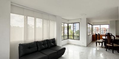 Apartamento en arriendo en unidad cerrada en Alamos cerca a la avenida principal, terminal de transportes, supermercados de cadena, parque principal, centros comerciales, universidades, rutas de transporte publico y servicios complementarios. El apartamento cuenta con ventilacion e iluminación natural, con muy amplios espacios y acabados modernos, con sala-comedor, pisos en marmol, cuatro habitaciones y tres baños, cocina integral meson en marmol, estufa y calentador a gas,  zona de ropas. En conjunto cerrado con un parqueadero cubierto.  Vigilancia y portería 12 Horas. Inmuebles sujetos a verificación de disponibilidad.
