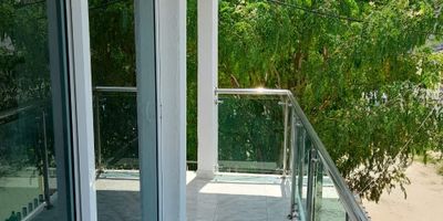 Descubre este apartamento con una superficie de 100 metros cuadrados distribuidos en 3 habitaciones, sala-comedor, cocina tradicional, área de labores y 2 baños. Este inmueble es ideal para tu familia. No pierdas la oportunidad de vivir en este lugar. ¡Contáctanos ahora para más información y agenda una visita!