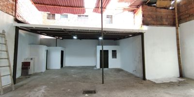 Esta bodega de 260 metros cuadrados se ubica en el sector de Niquitao, Medellin, una zona estrategica con facil acceso a principales vias de transporte. Cuenta con una excelente altura que permite aprovechar al maximo el espacio para almacenamiento o actividades industriales. El area es amplia y versatil, adecuada para diversos tipos de operaciones comerciales. Ademas, el entorno es tranquilo y con buena conectividad, lo que facilita la logistica y distribucion. Ideal para empresas que requieren un lugar amplio y funcional.



