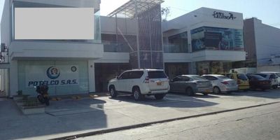 Arriendo local comercial en Barranquilla, ubicado en el Barrio Las Delicias, Atlántico. Este local de 45 m² se encuentra en el primer piso del Edificio Centro Ejecutivo La 74, sobre la Calle 74. Cuenta con un baño. Su ubicación estratégica lo sitúa en una activa zona comercial, rodeado de restaurantes y con fácil acceso a la Calle 72, ideal para diversos negocios en la ciudad. Un espacio funcional y visible para su actividad. Contáctenos para más detalles vía whatsapp, quiero que me contacten o ver teléfonos.