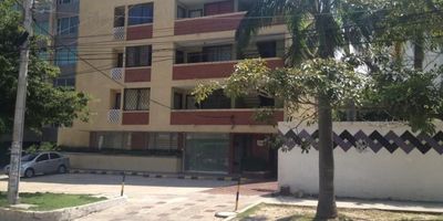 APARTAMENTO EN BUEN ESTADO, AMPLIO, FRESCO, ALCOBA Y BAÑO DE SERVICIO. BUENA UBICACIÓN, ZONA RESIDENCIAL Y COMERCIAL, CERCA DE CAMACOL, BELLAS ARTES Y LA CALLE 72.