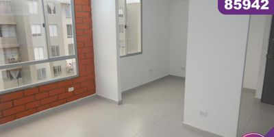 Apartamento en arriendo ubicado en la ciudad de Barranquilla sector Alameda del río, en un edificio con vigilancia privada las 24 Horas y zonas sociales de entretenimiento, piscina, salón social, parque infantil, el edificio cuenta con 5 pisos y el apartamento se encuentra ubicado en el  piso 3, con un área de 48.77.mt2,  distribuidos en  2 habitaciones, 2 baños, sala comedor, cocina semi integral, área de labores y 1 parqueadero asignado con  buena distribución en sus áreas con amplios y cómodos espacios, fresco y acogedor, su entorno es tranquilo y residencial con cómodas vías de acceso y sobre el sector puede encontrar, parques, colegios, restaurantes y droguerías cercanas.