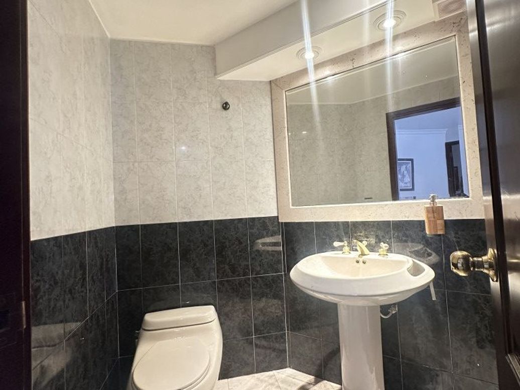Apartamento de 2 alcobas en venta en Molinos Norte, Bogotá, 144 m² · foto 9 de 19
