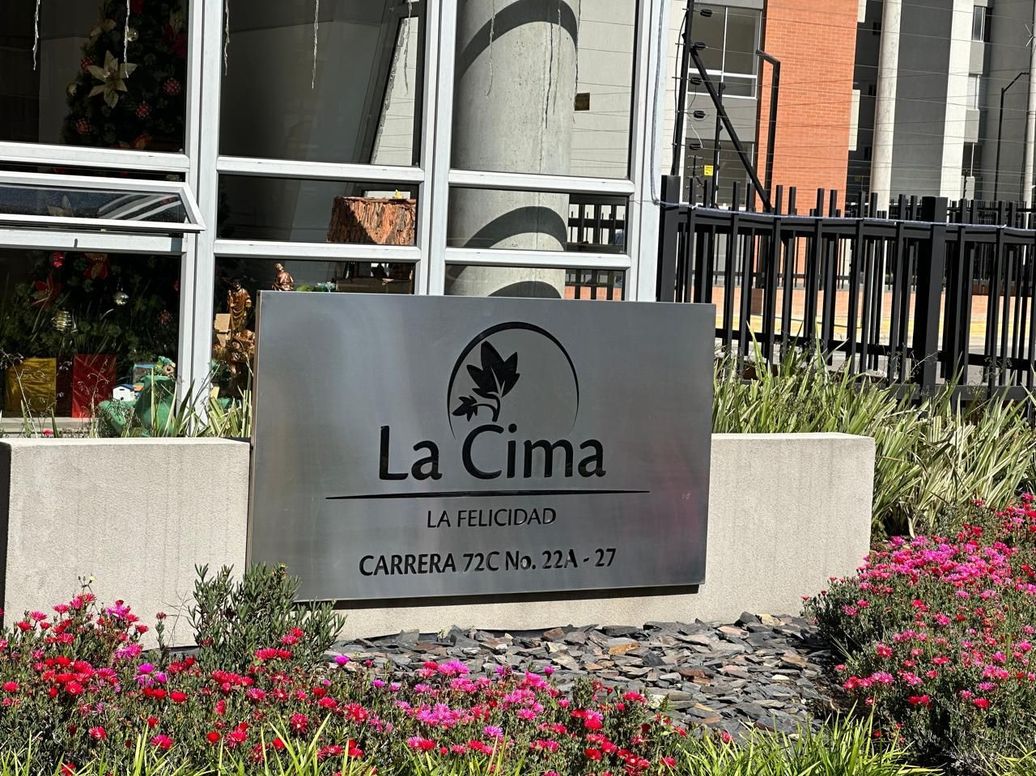 Apartamento de 1 alcoba en venta en La Esperanza, Bogotá, 55 m² · foto 2 de 11
