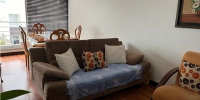 Apartamento en venta sector guayacanes, cuenta con 2 habitaciones, 2 baños, sala comedor, cocina, zona de ropas, ascensor, vigilancia, parqueadero, ubicación estratégica, cerca de colegios, universidades, supermercados, y al transporte público.
