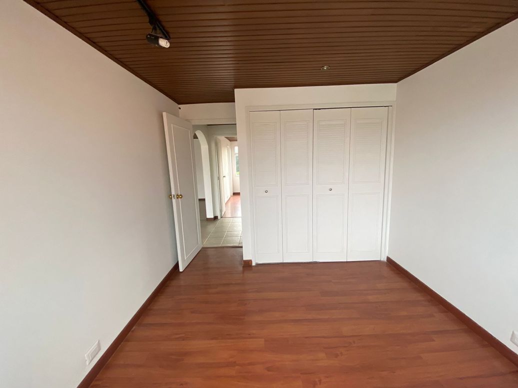 Apartamento de 2 alcobas en venta en Cjr Belomar, Bogotá, 70 m² · foto 2 de 17