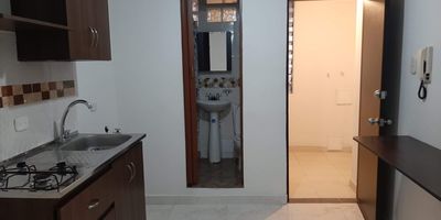 Apartaestudio para el arriendo en unidad cerrada ubicada en Invico cerca al Pereira Plaza, restaurantes, supermecados y servicios complementarios de la zona. El apartaestudio cuenta con buenos acabados, sala-comedor, pisos en ceramica, una habitacion y un baño, cocina integral meson en acero, estufa y calentador a gas, zona de ropa. La unidad cuenta con circuito cerrado de tv y vigilancia 12 horas. Inmuebles sujetos a verificación de disponibilidad.
